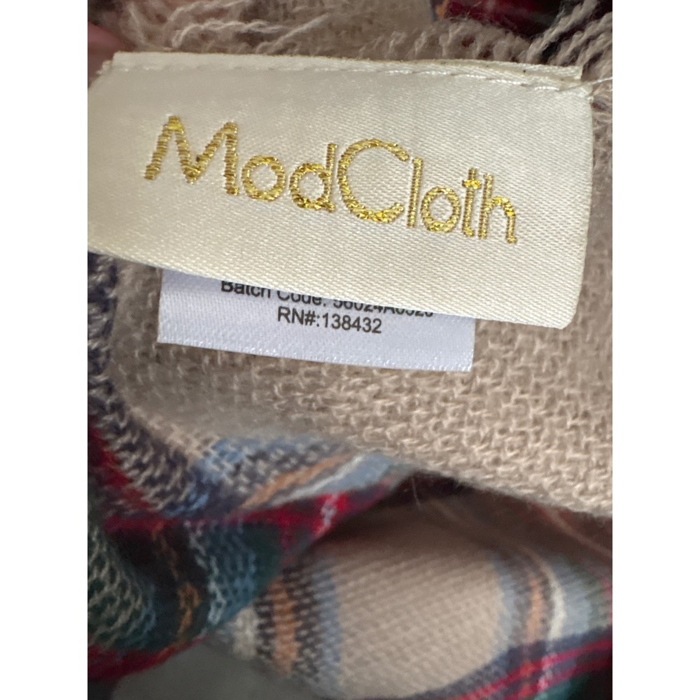 ModCloth Blanket Scarf OS Tan Red Green Plaid Preppy Academic Oversized Wrap - Picture 4 of 10